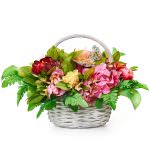 Цветы в корзинке с гортензиями