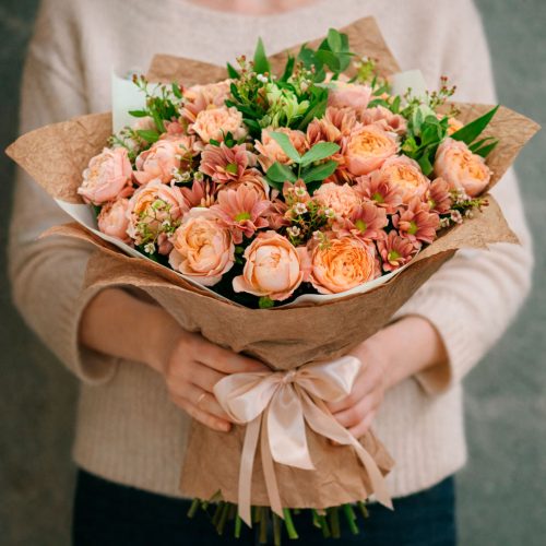 Цветочный букет «Персиковый ураган»
